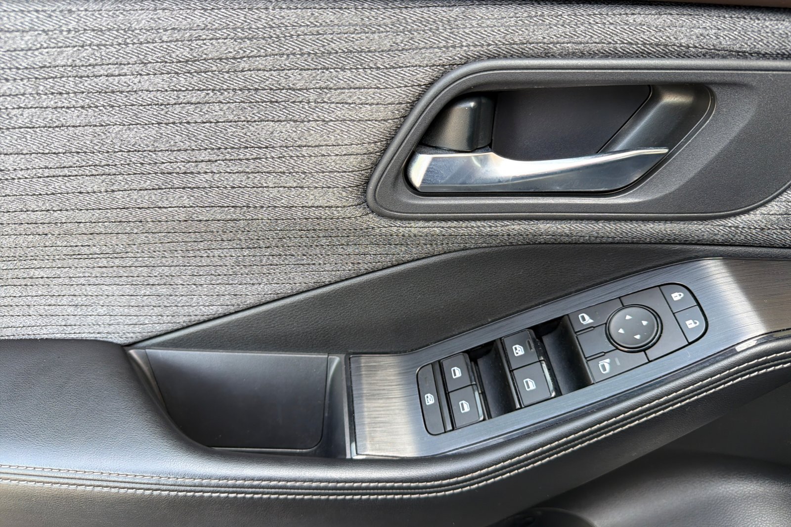 Used 2023 Silver Nissan SV image 8