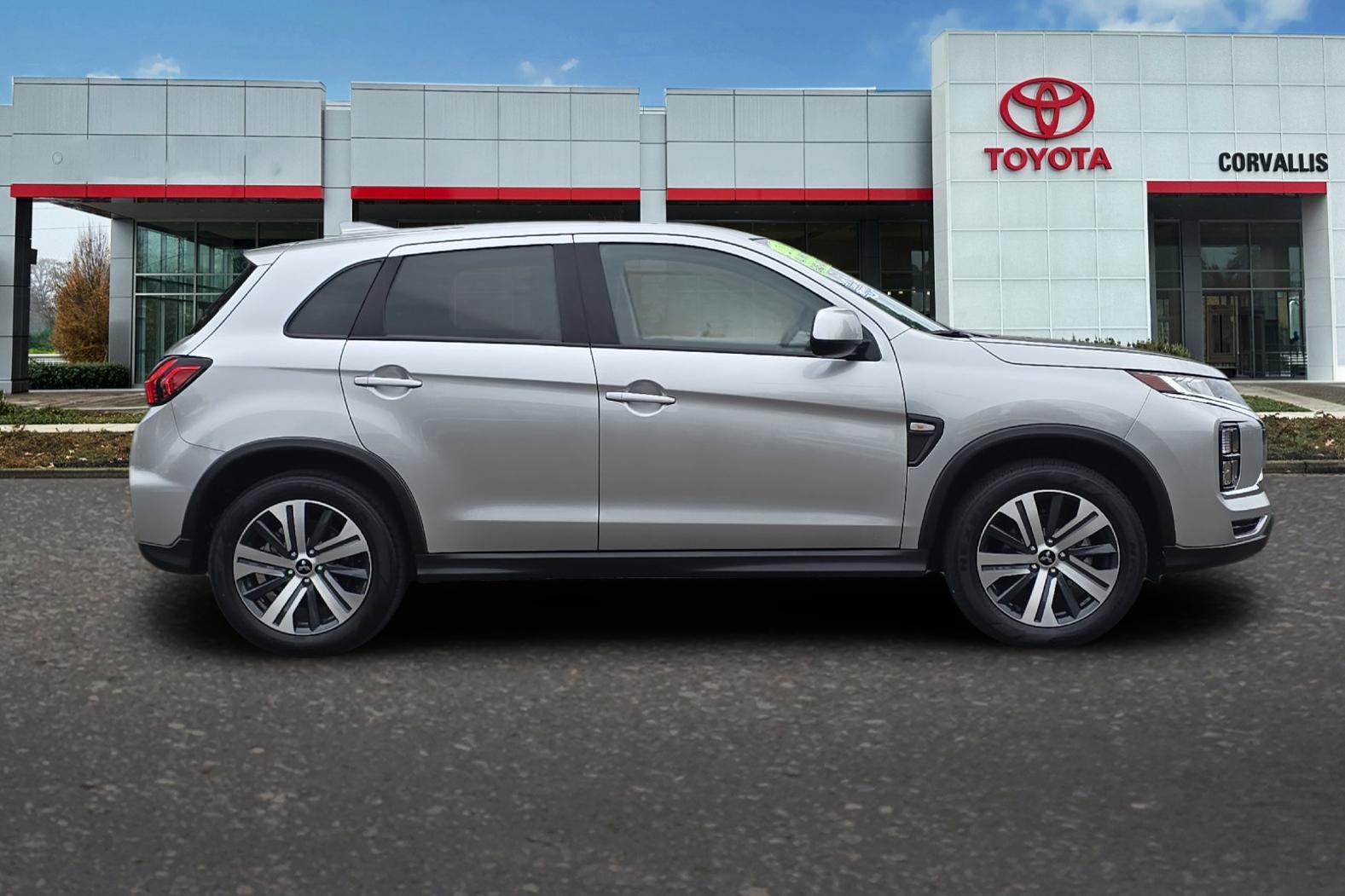 Used 2024 Alloy Silver Metallic Mitsubishi 2.0 ES image 3