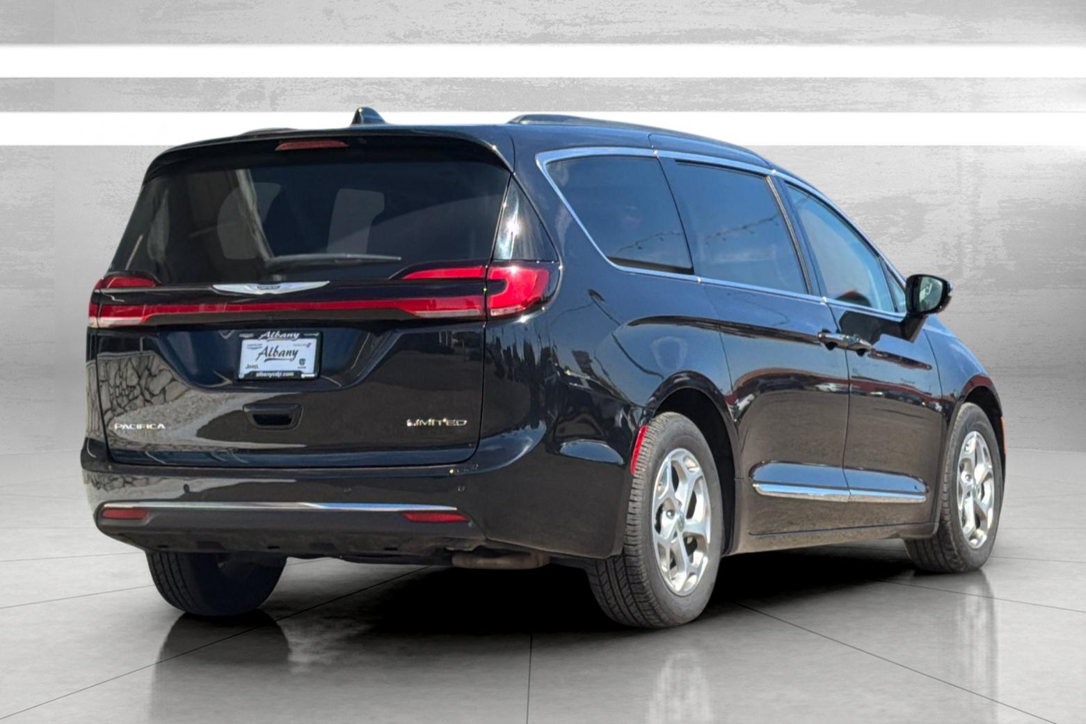 Used 2023 Black Chrysler Limited image 5