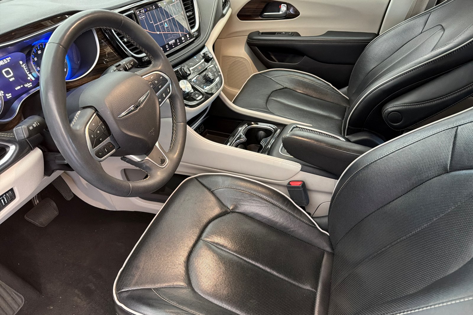 Used 2023 Black Chrysler Limited image 8