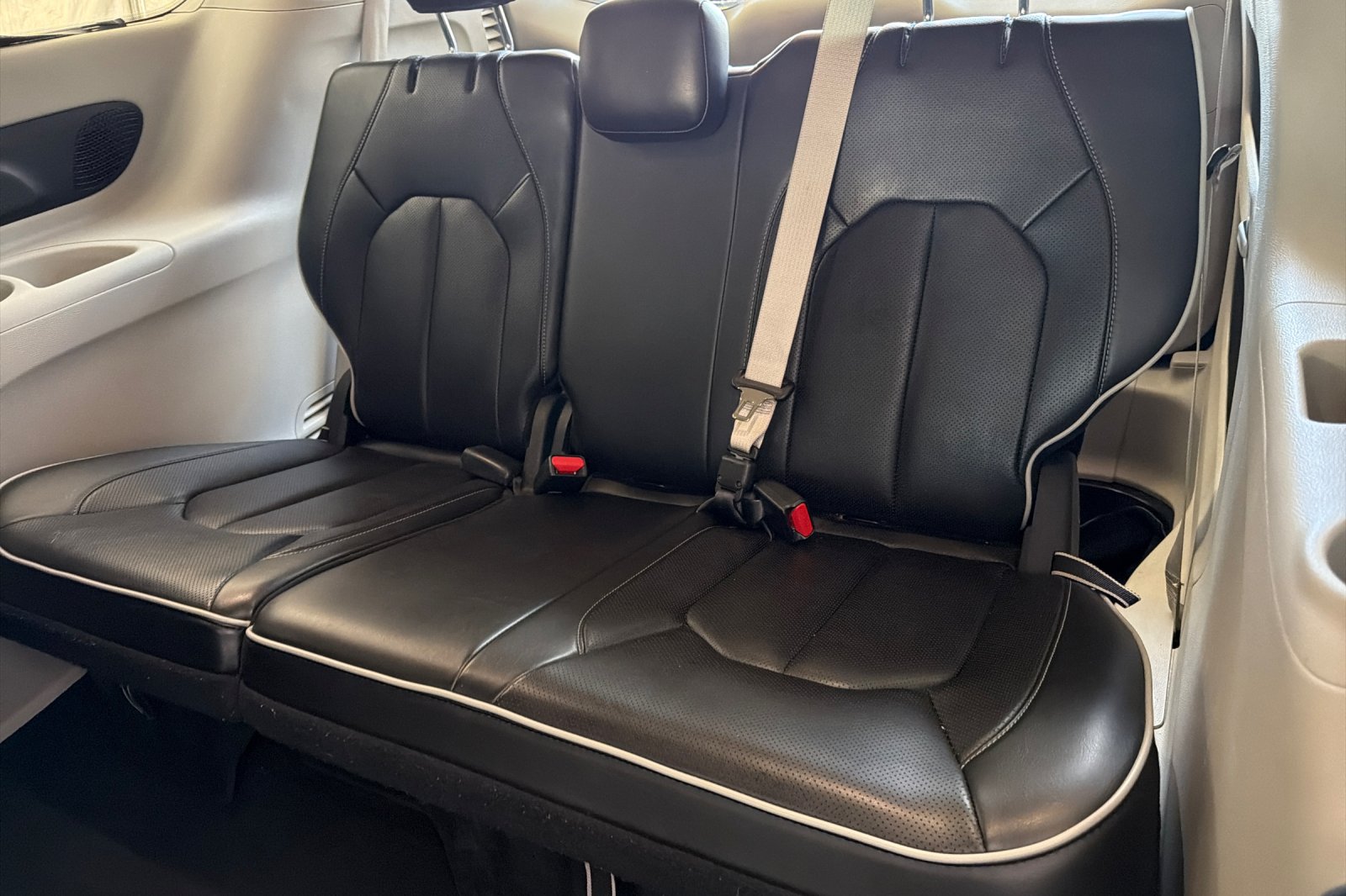 Used 2023 Black Chrysler Limited image 13