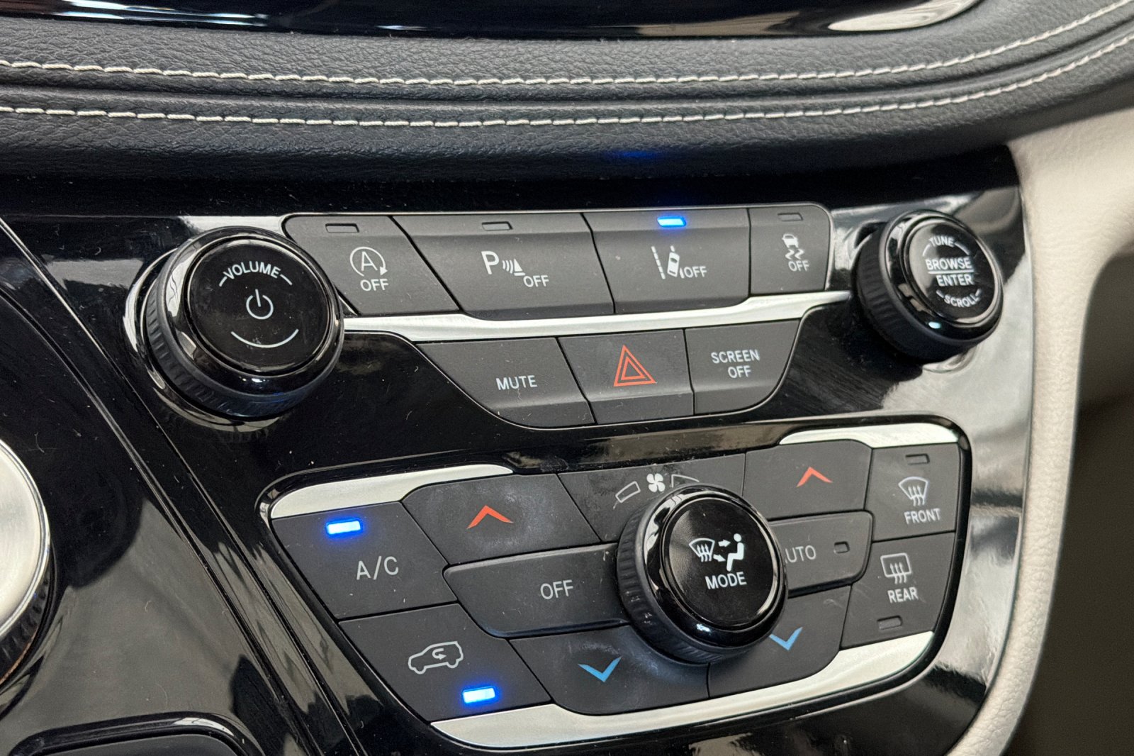 Used 2023 Black Chrysler Limited image 19