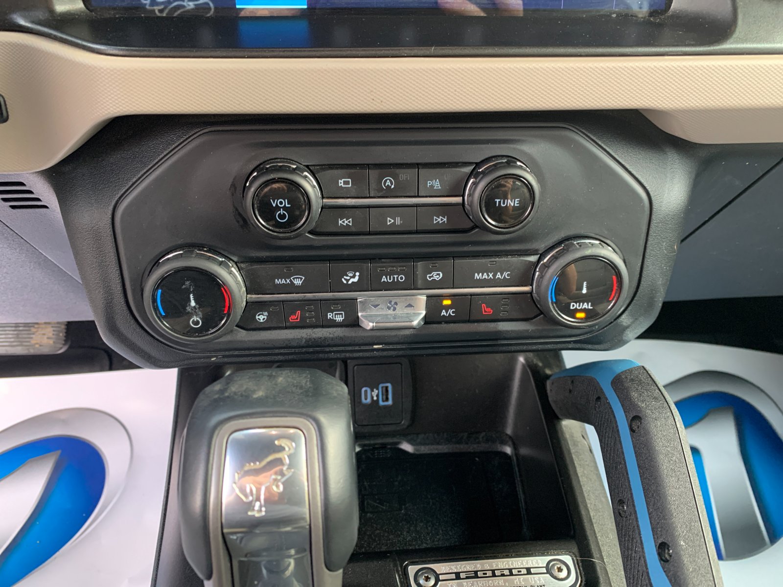 Used 2022 Gray Ford Wildtrak image 24
