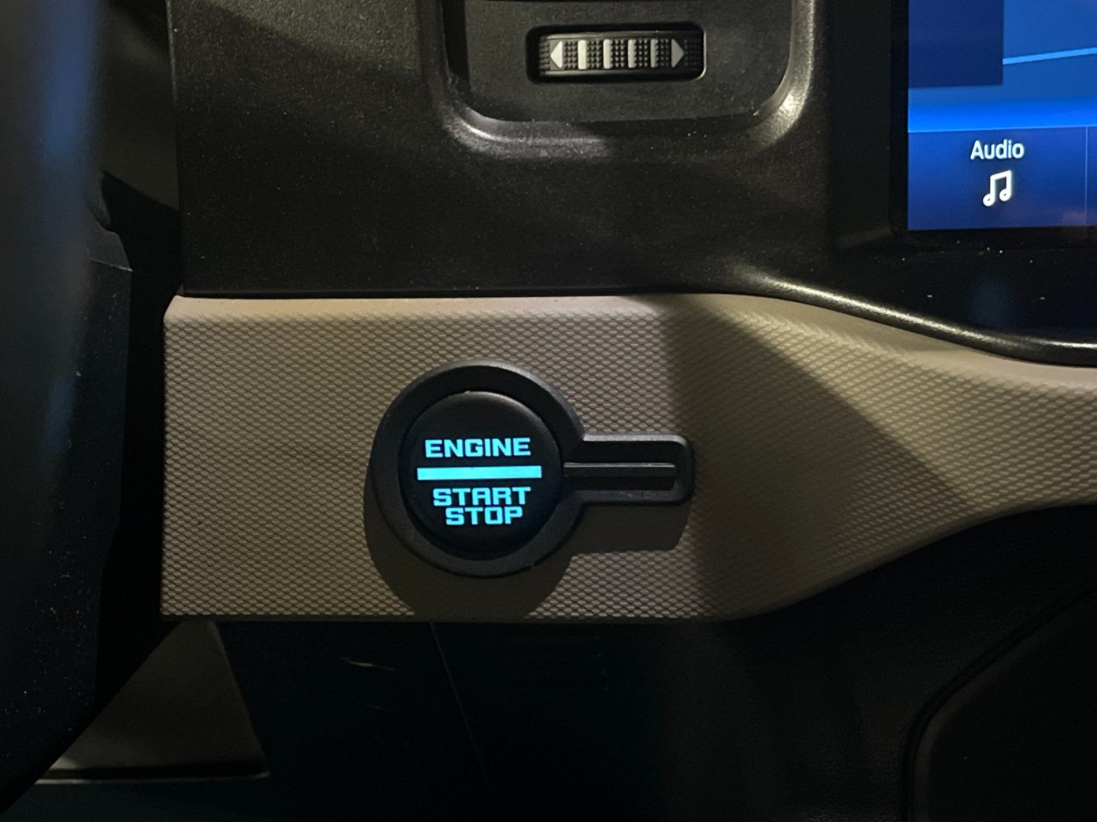 Used 2022 Gray Ford Wildtrak image 25