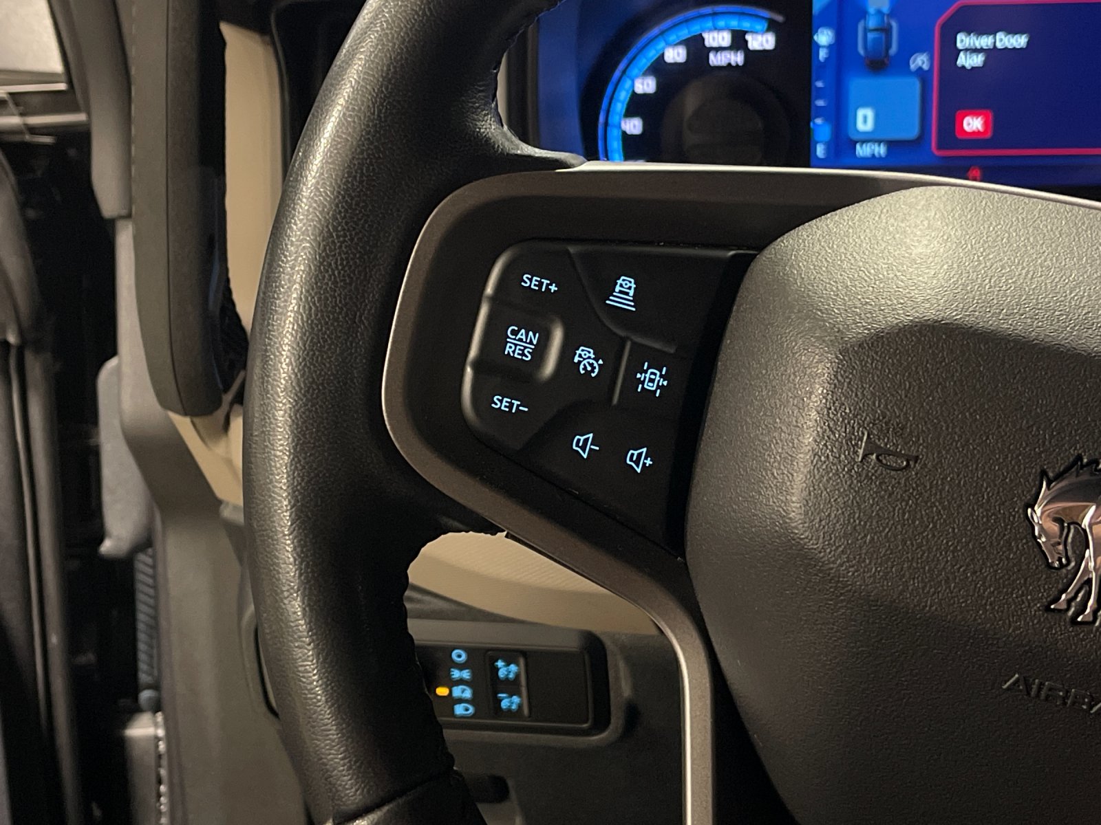 Used 2022 Gray Ford Wildtrak image 27