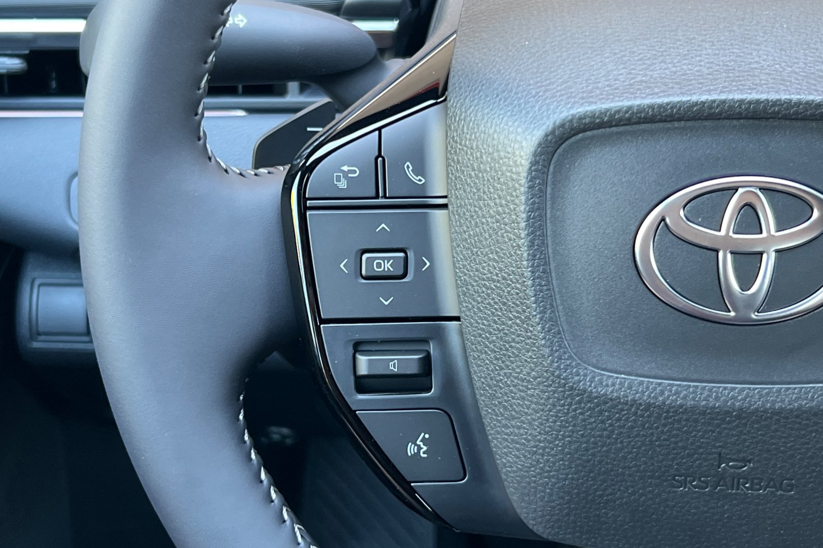 New 2026 Wind Chill Pearl Toyota SE image 27