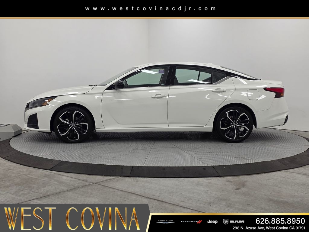 Used 2024 White Nissan 2.5 SR image 4