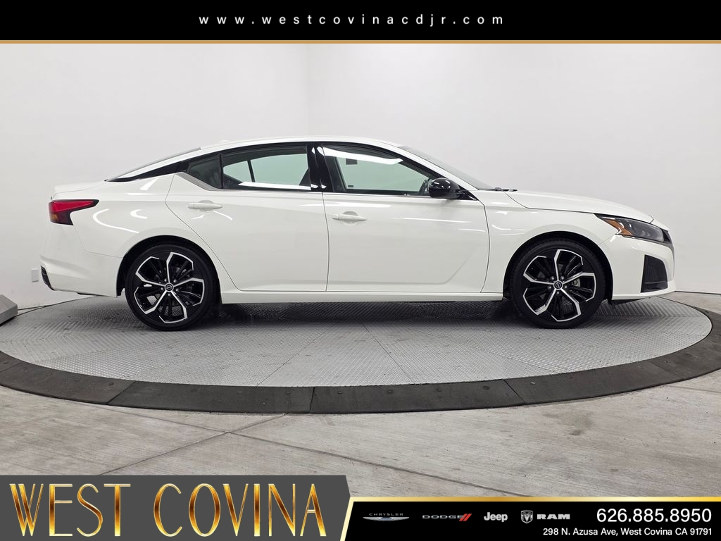 Used 2024 White Nissan 2.5 SR image 8