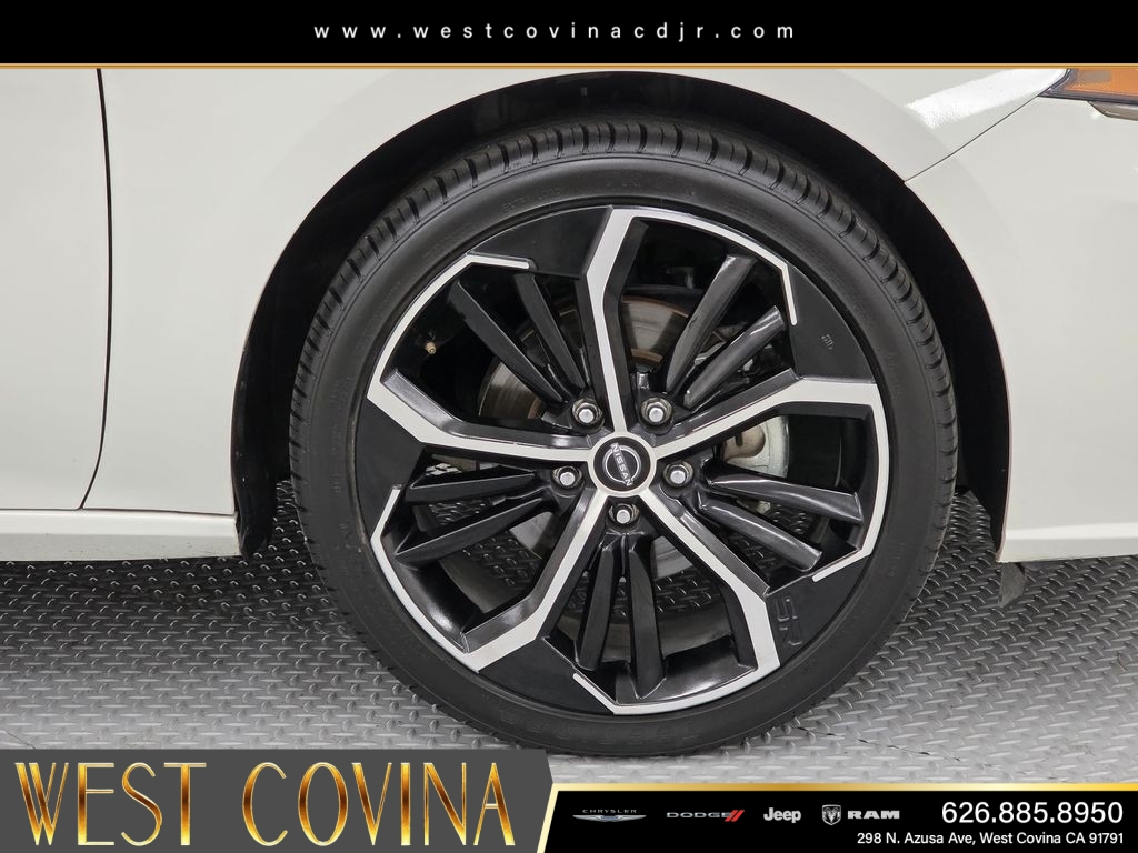 Used 2024 White Nissan 2.5 SR image 9