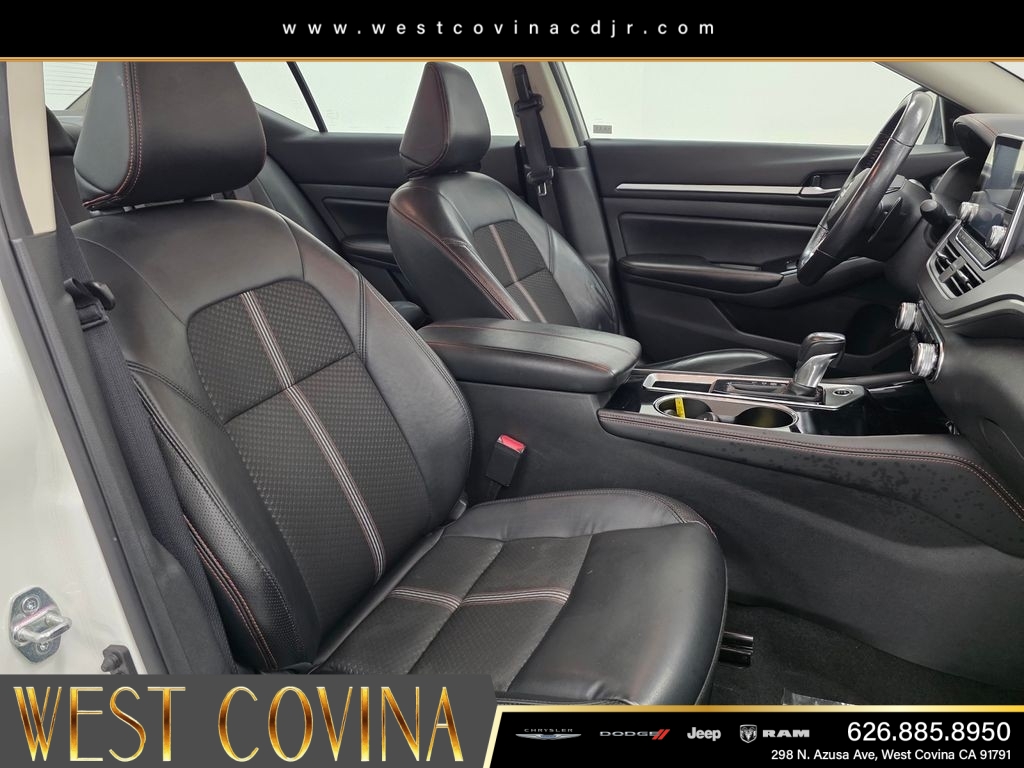 Used 2024 White Nissan 2.5 SR image 16