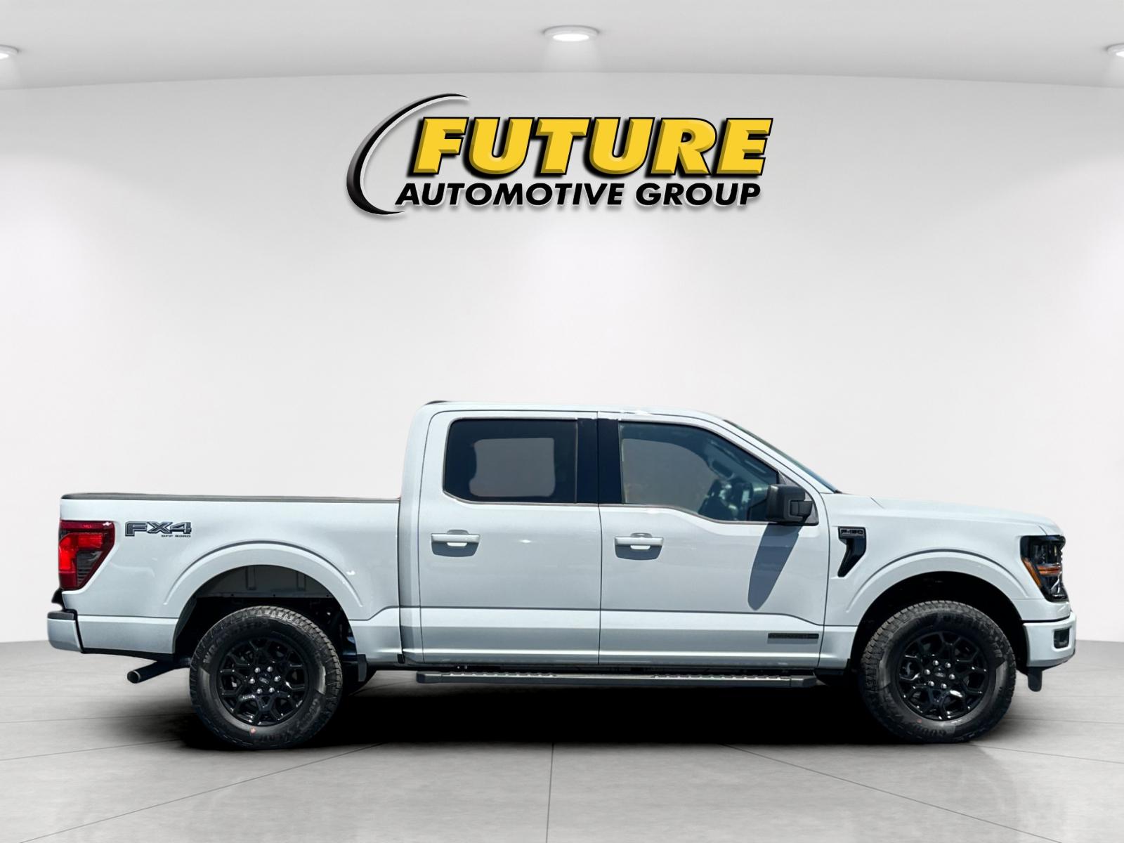 New 2026 Avalanche Ford XLT image 2