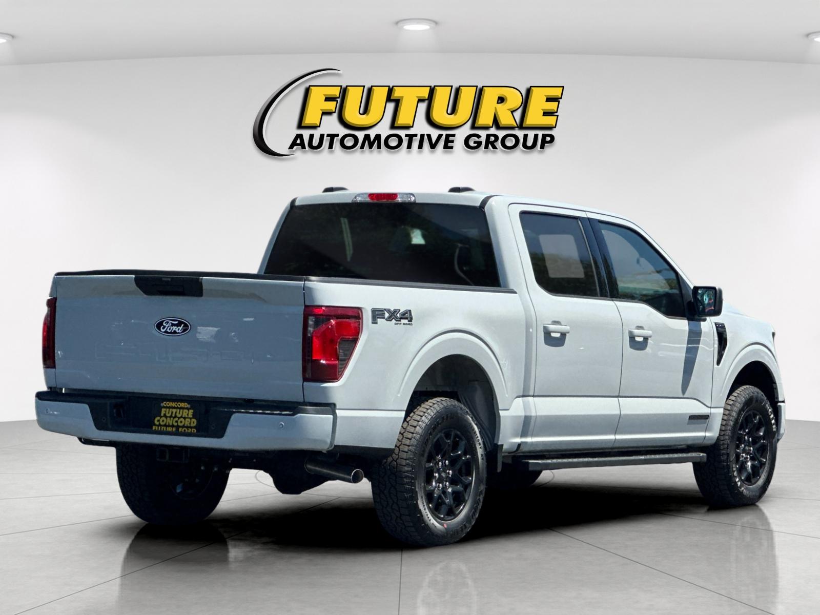 New 2026 Avalanche Ford XLT image 3