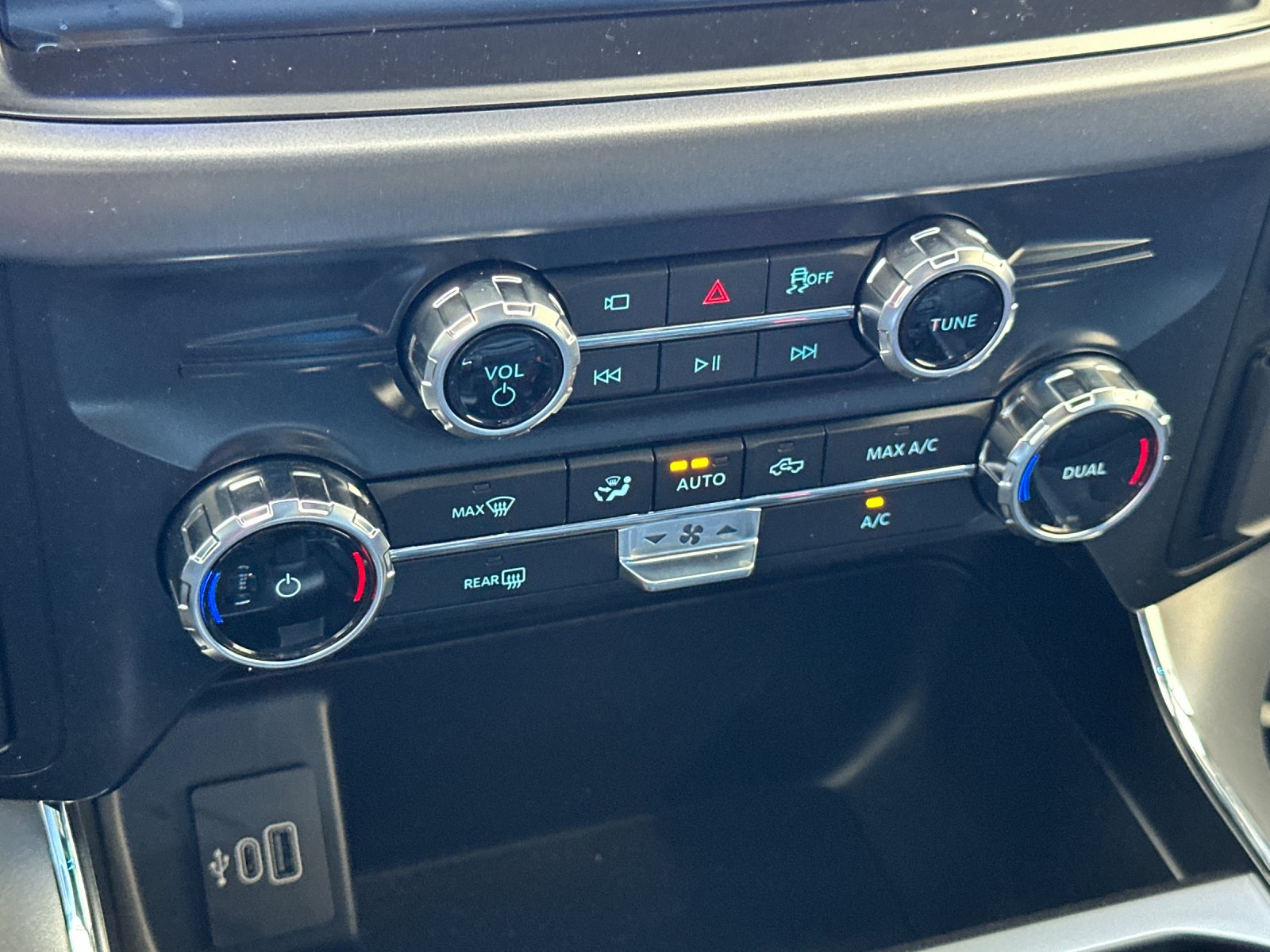 New 2026 Avalanche Ford XLT image 18