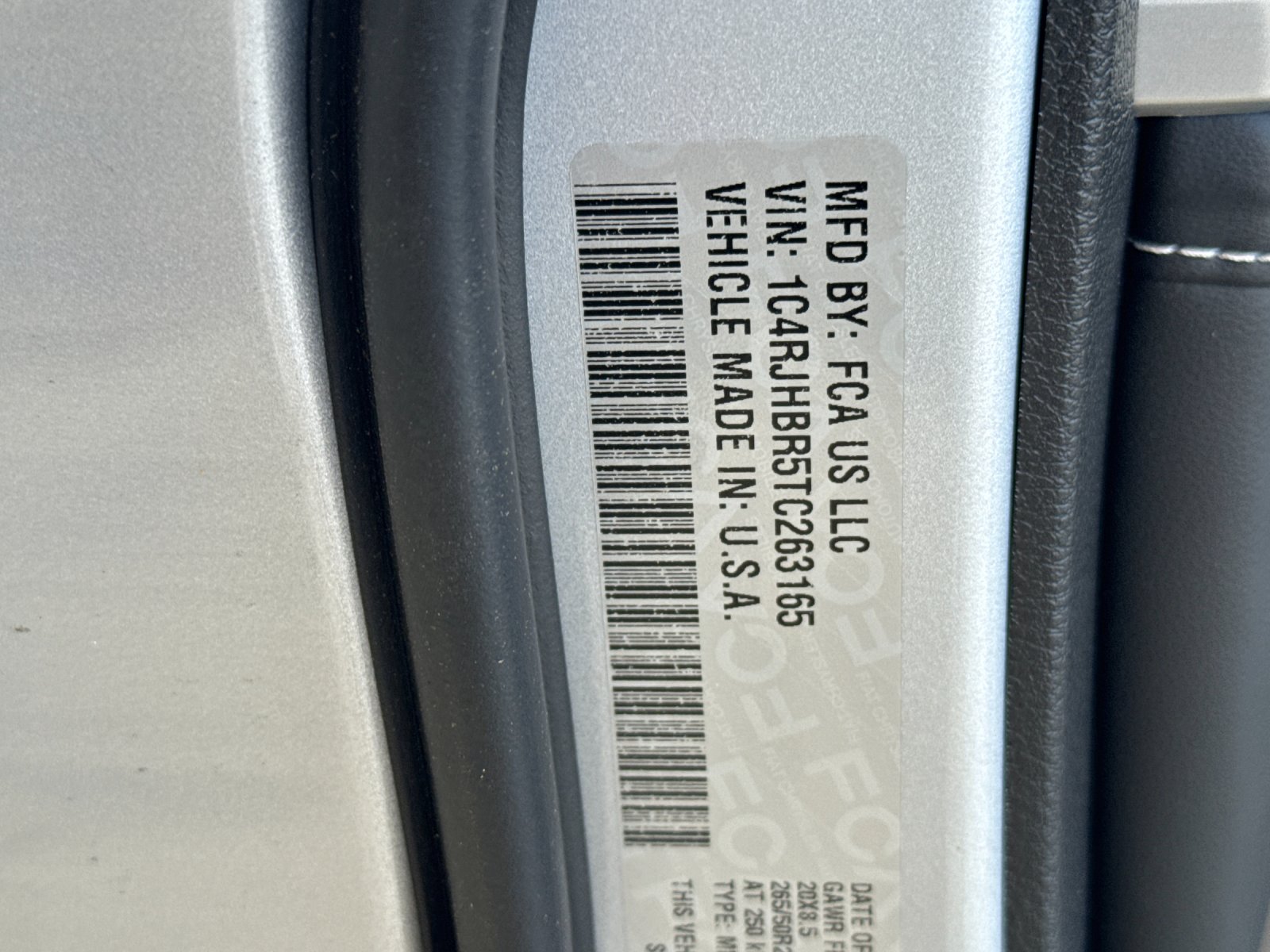 New 2026 Silver Zynith Exterior Paint Jeep Limited Reserve image 29