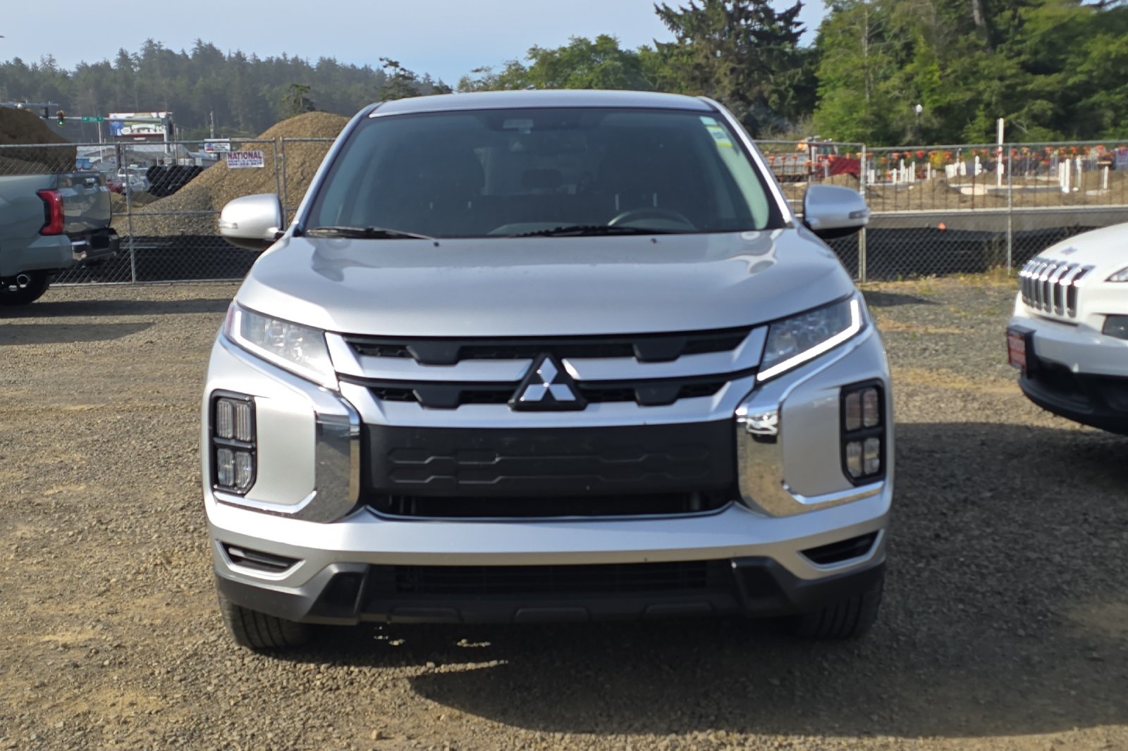 Used 2022  Mitsubishi 2.0 LE image 3