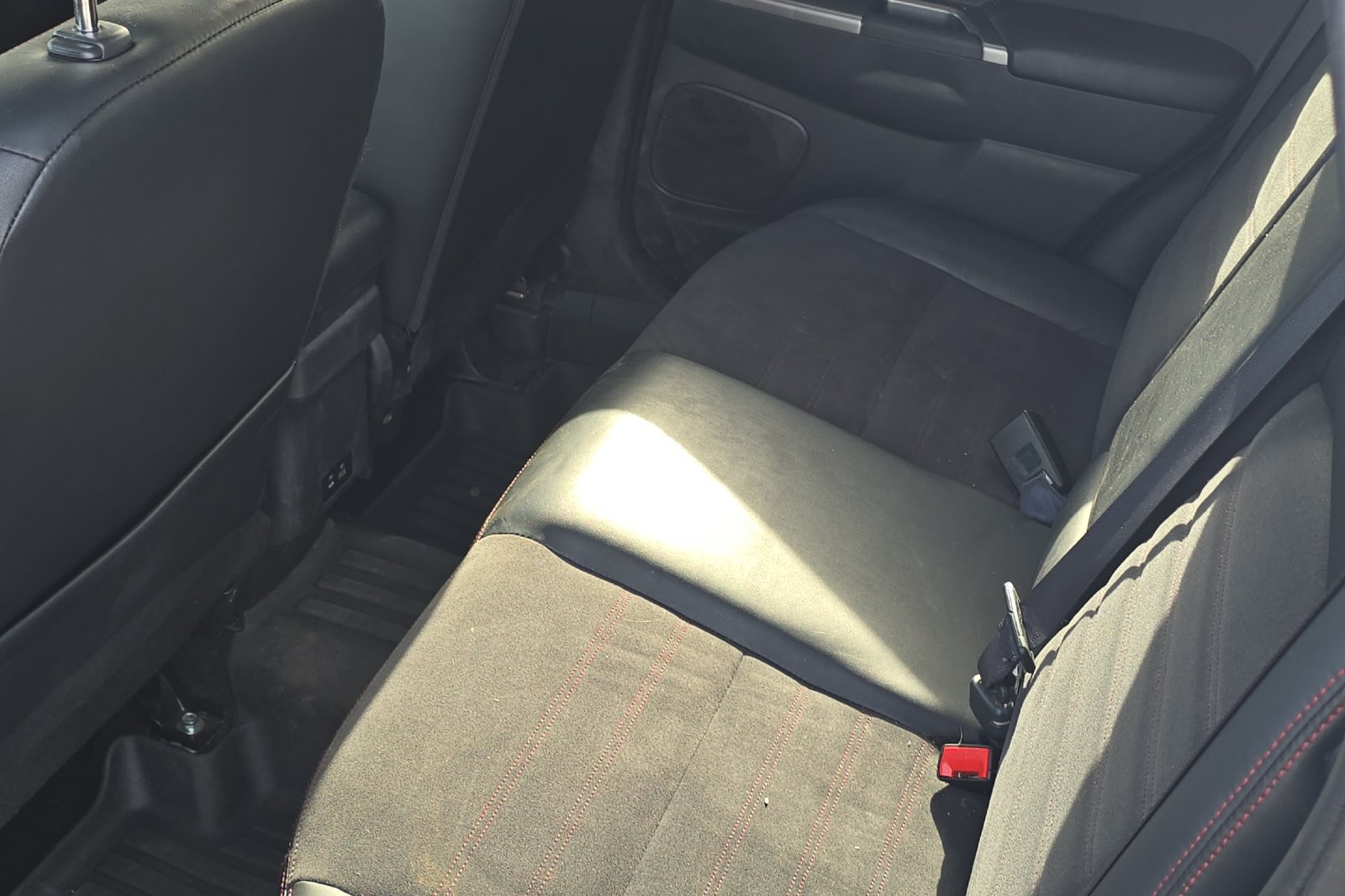 Used 2022  Mitsubishi 2.0 LE image 8