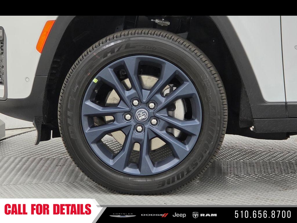 New 2026 Bright White Clear-Coat Exterior Paint Jeep  image 9