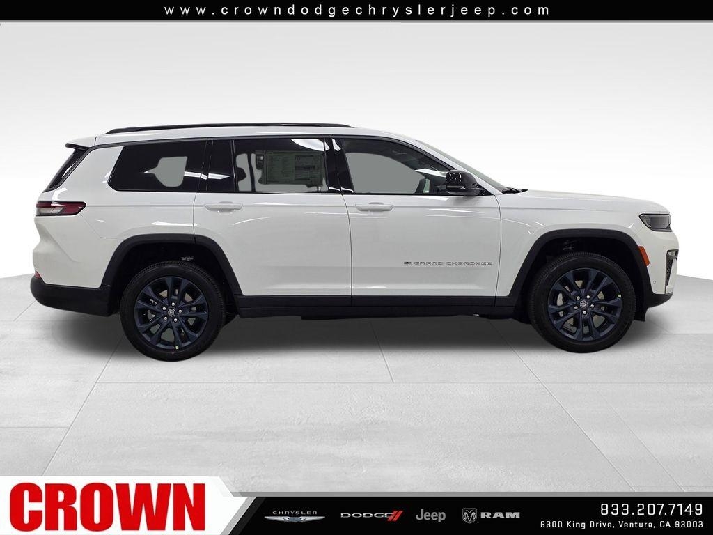 New 2026 Bright White Clear-Coat Exterior Paint Jeep  image 27
