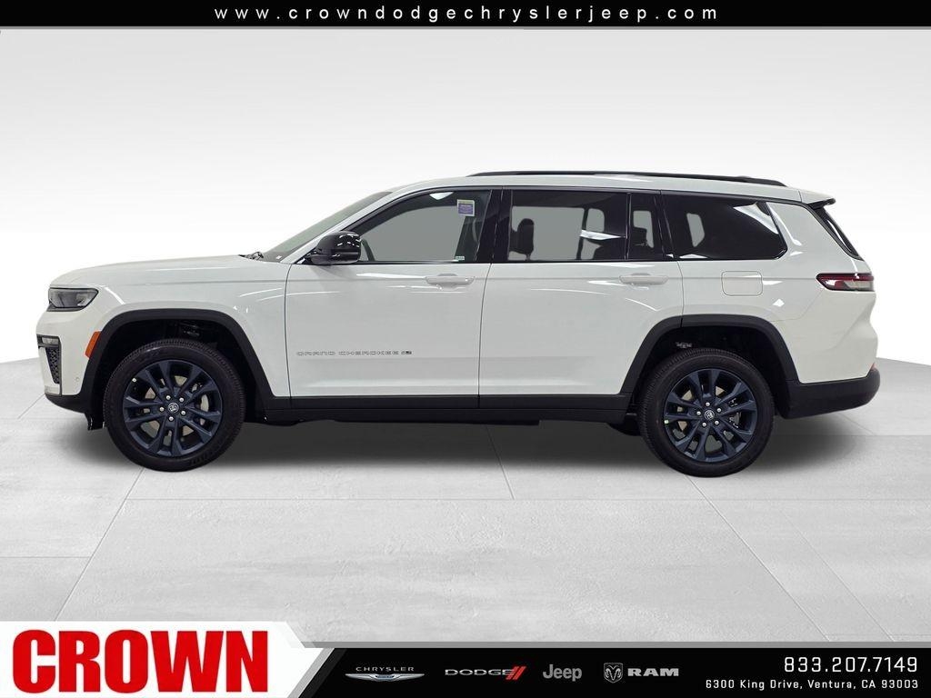 New 2026 Bright White Clear-Coat Exterior Paint Jeep  image 31