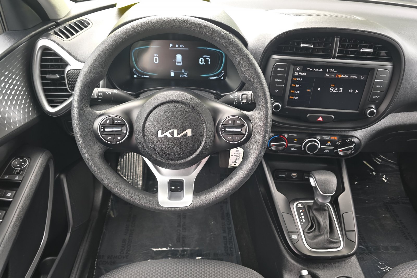 2025 Kia Soul LX - Photo 14