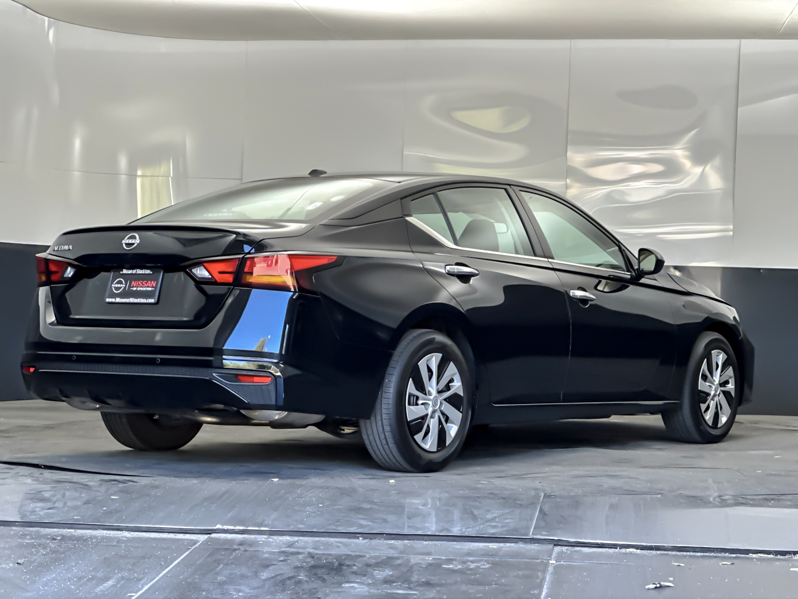 Used 2025 Black Nissan 2.5 S image 3