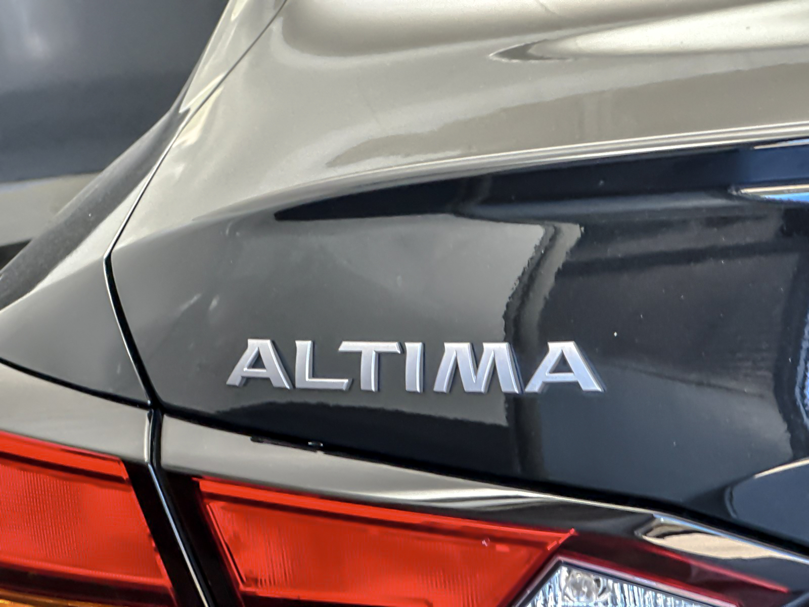 Used 2025 Black Nissan 2.5 S image 24