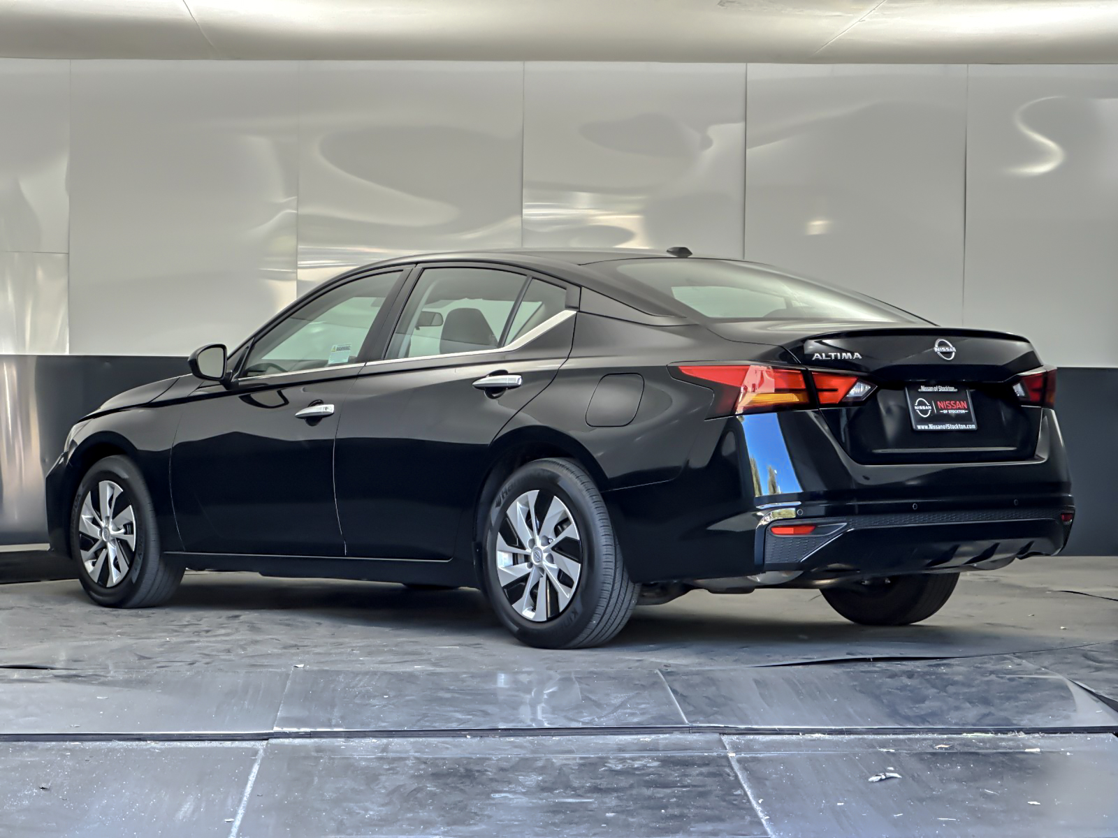Used 2025 Black Nissan 2.5 S image 5