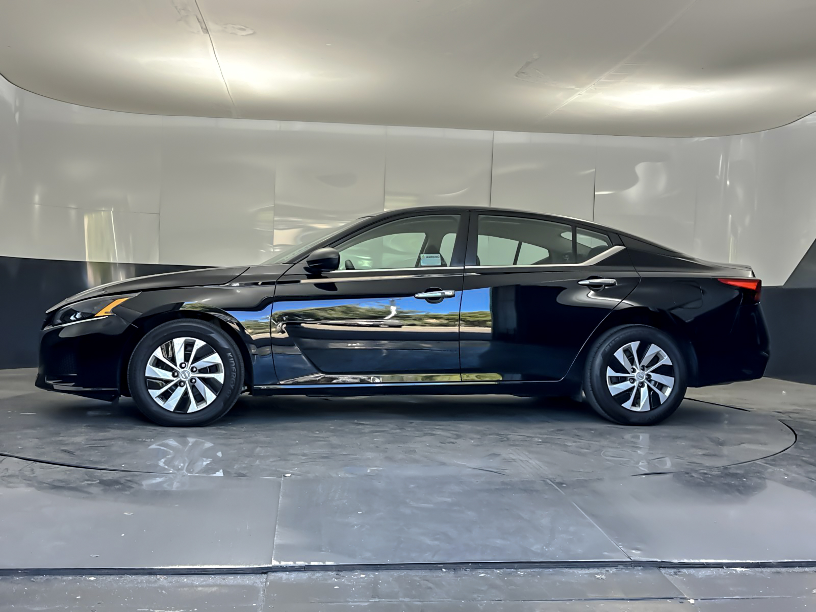Used 2025 Black Nissan 2.5 S image 6