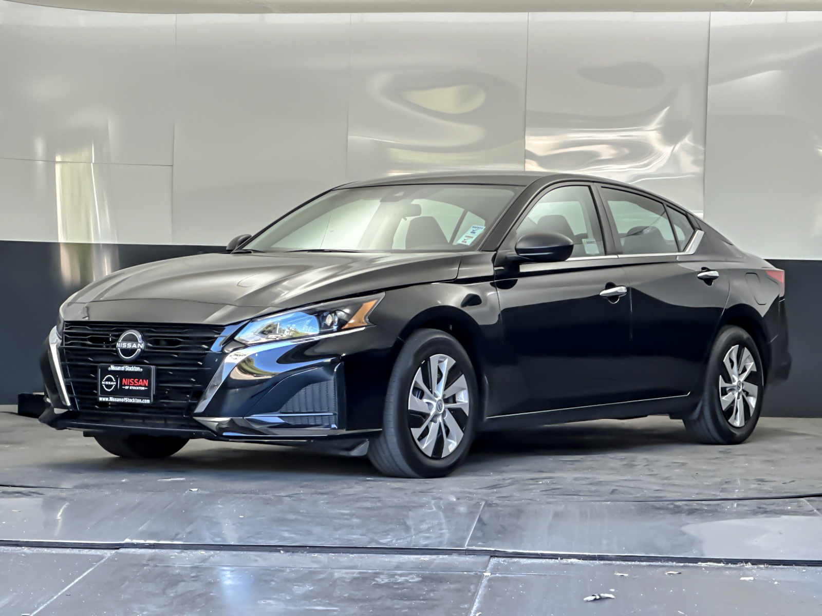 Used 2025 Black Nissan 2.5 S image 7
