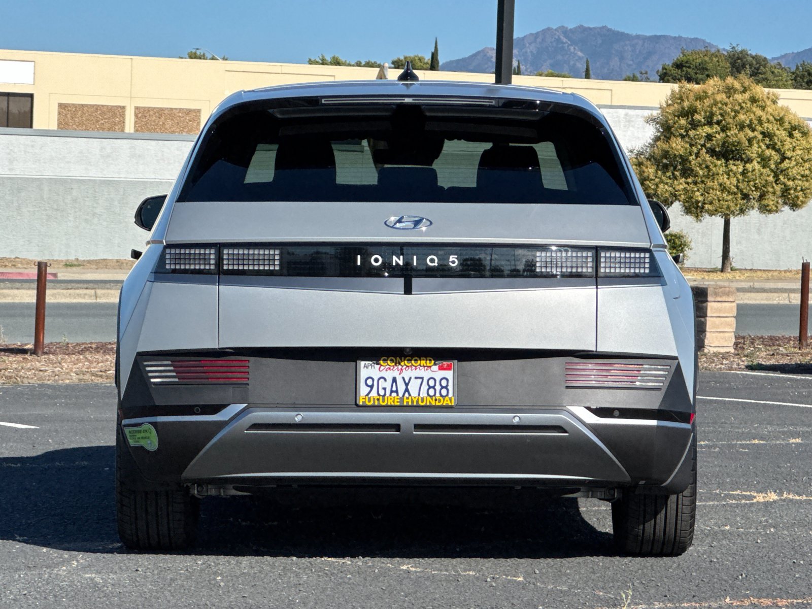 Used 2023 Gold Hyundai SEL image 4