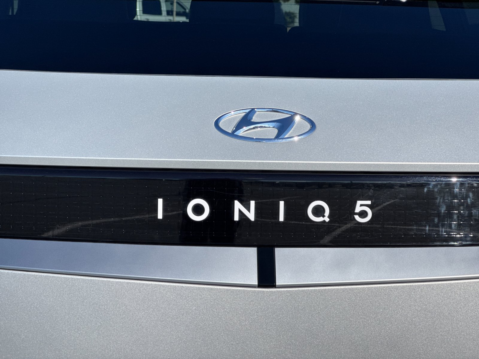 Used 2023 Gold Hyundai SEL image 26