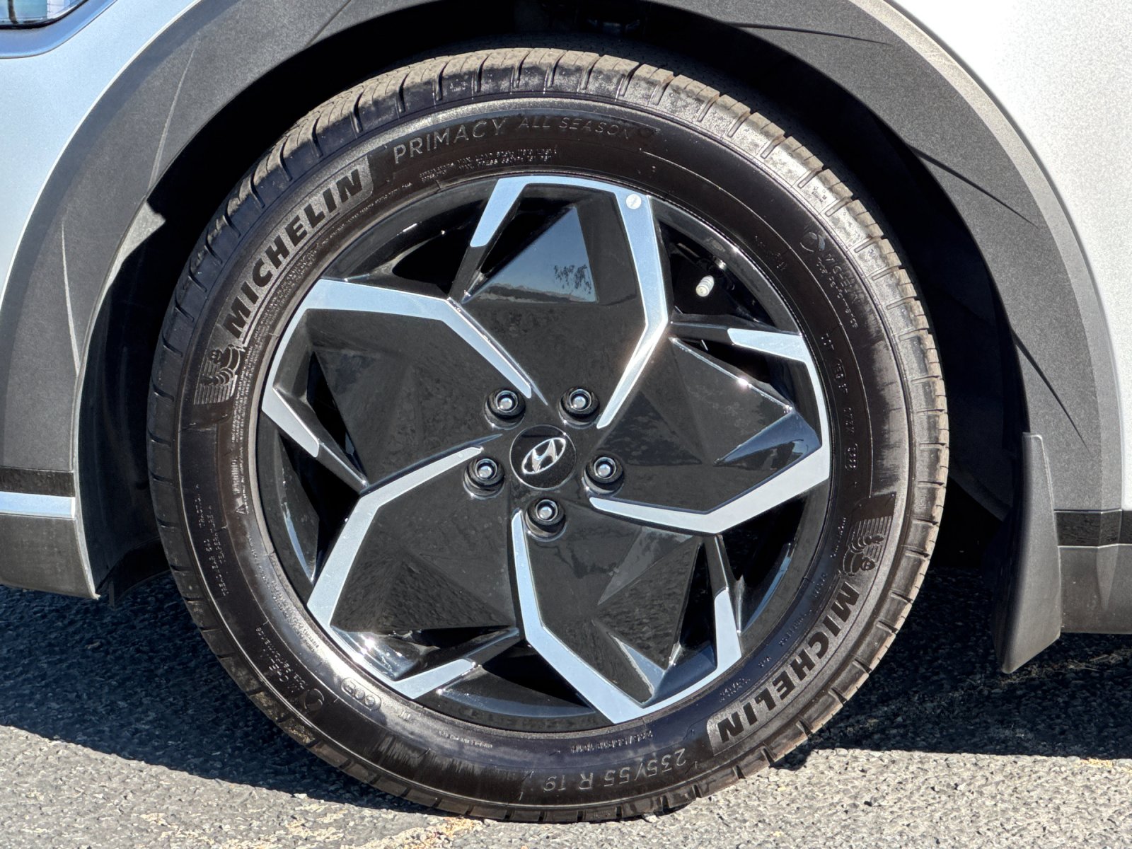 Used 2023 Gold Hyundai SEL image 25