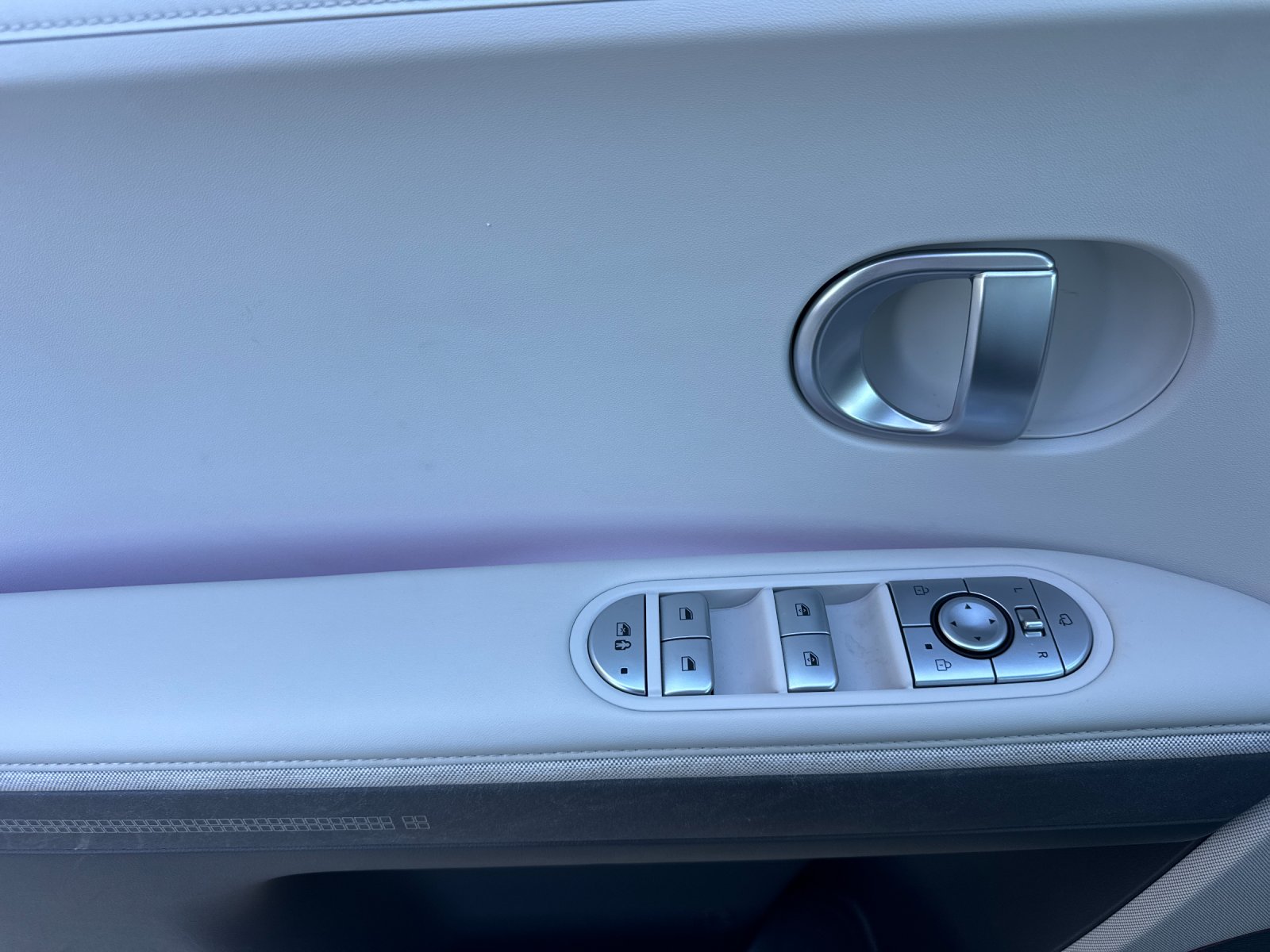 Used 2023 Gold Hyundai SEL image 10