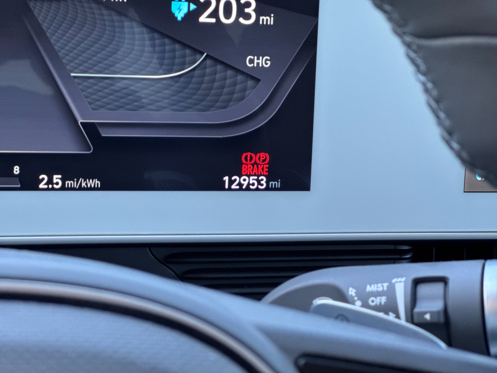Used 2023 Gold Hyundai SEL image 27