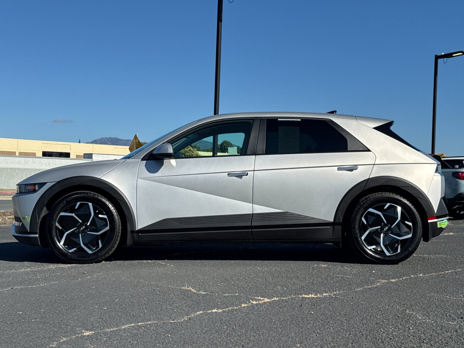 Used 2023 Gold Hyundai SEL image 6