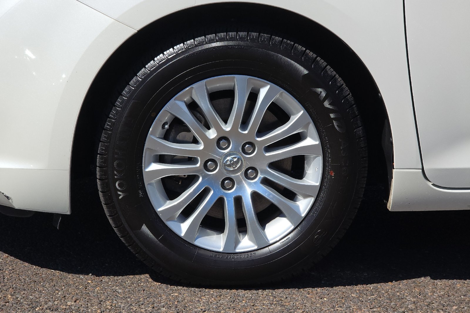 Certified Used 2017 Blizzard Pearl Toyota XLE image 28