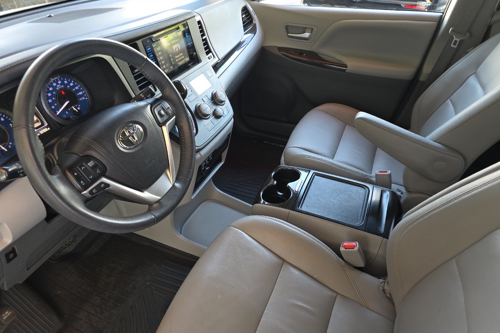 Certified Used 2017 Blizzard Pearl Toyota XLE image 10