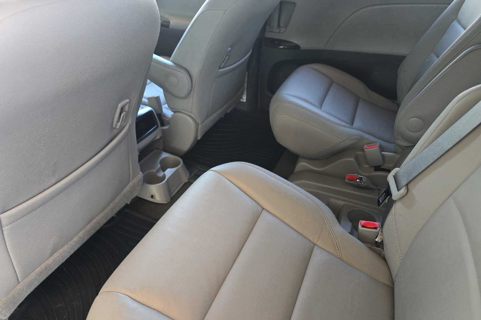 Certified Used 2017 Blizzard Pearl Toyota XLE image 12