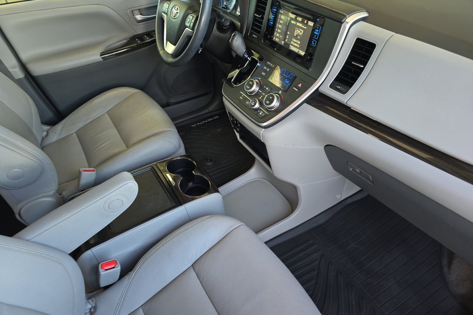 Certified Used 2017 Blizzard Pearl Toyota XLE image 17