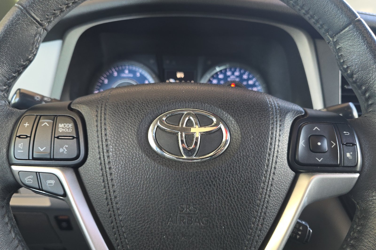 Certified Used 2017 Blizzard Pearl Toyota XLE image 25