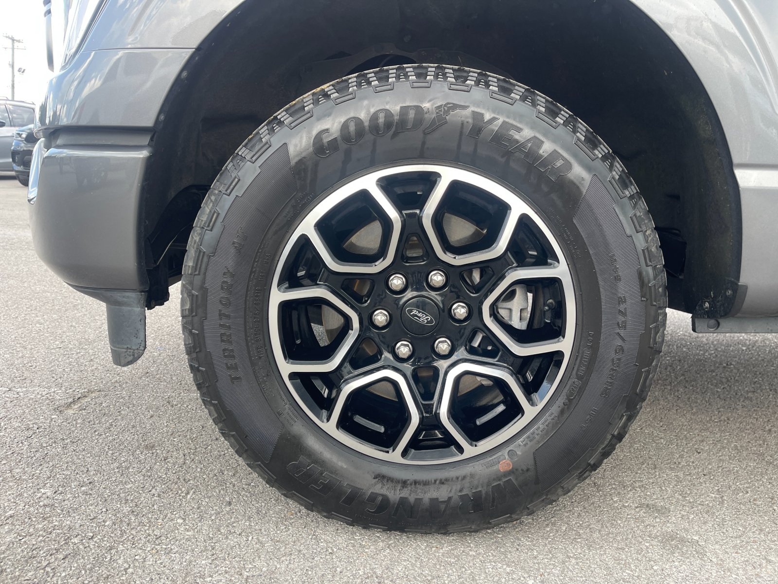Used 2023 Gray Ford Lariat image 31