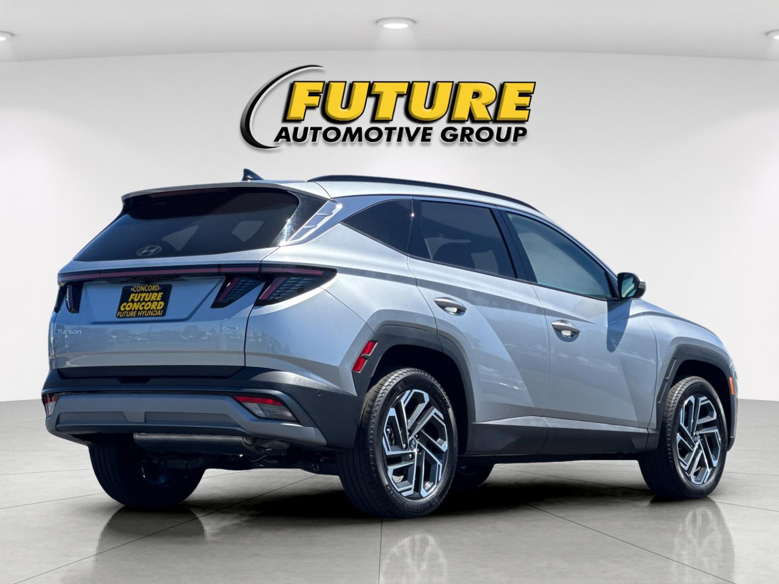Used 2025 Silver Hyundai Limited image 3