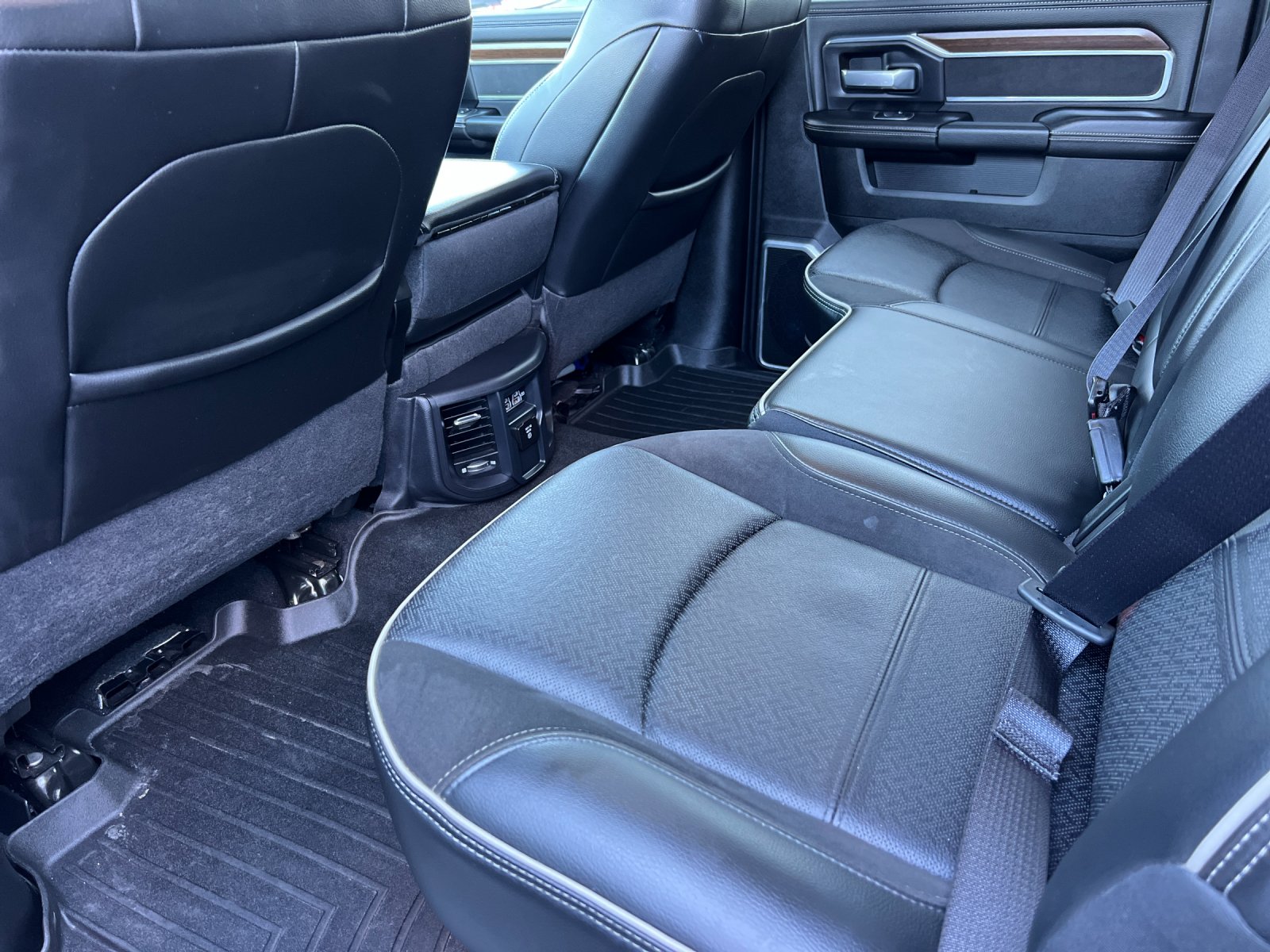 Used 2022 White Ram Laramie image 11
