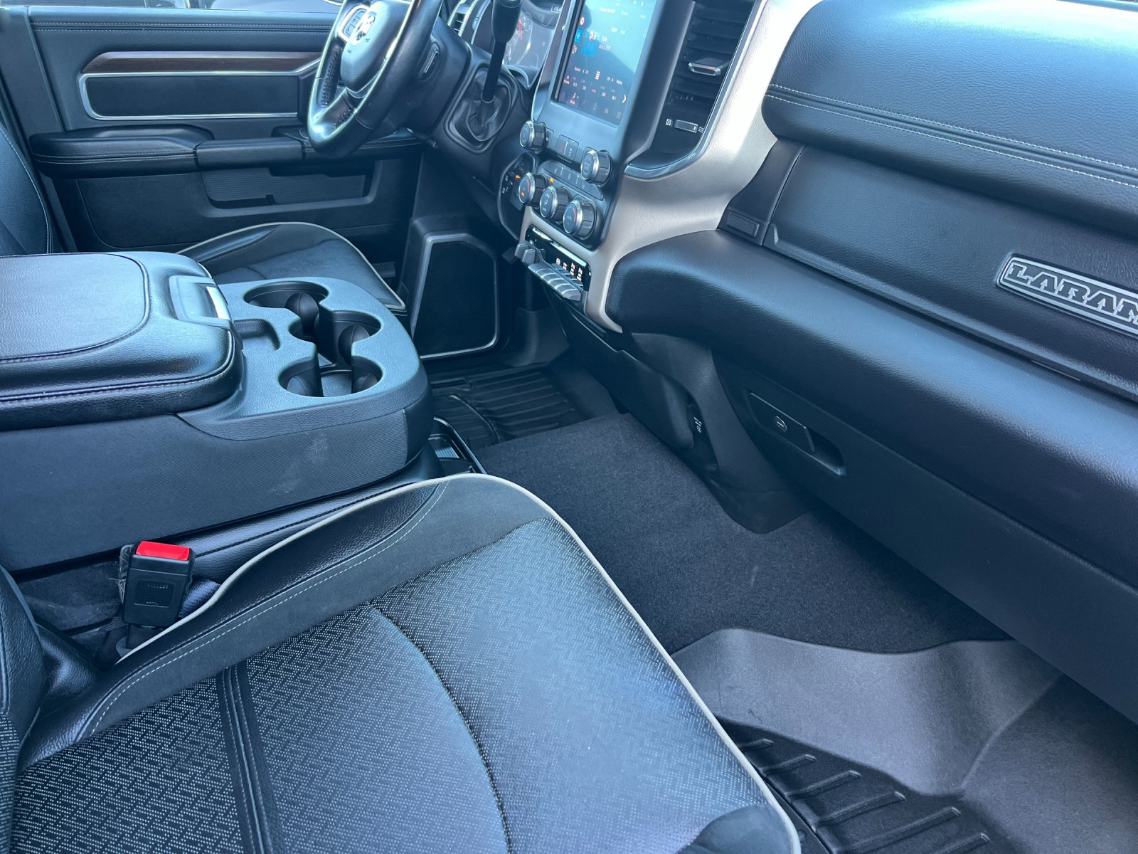 Used 2022 White Ram Laramie image 14