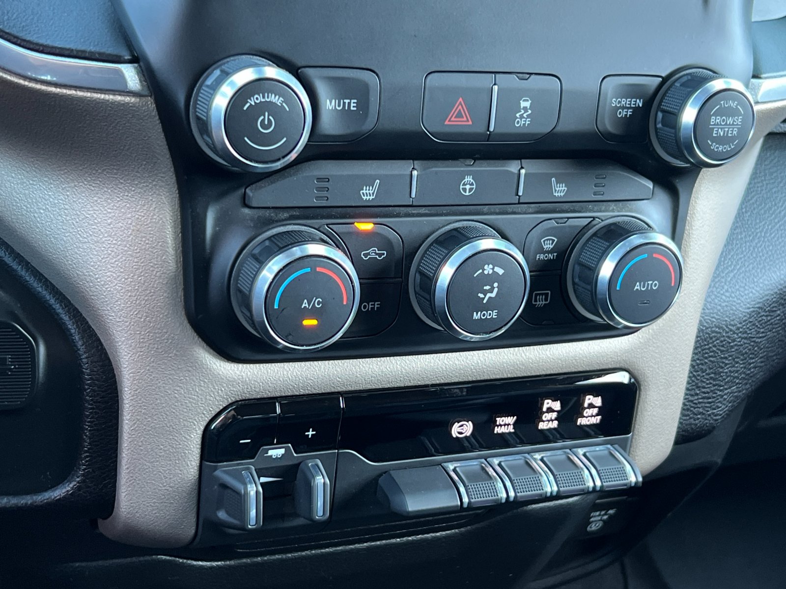 Used 2022 White Ram Laramie image 18