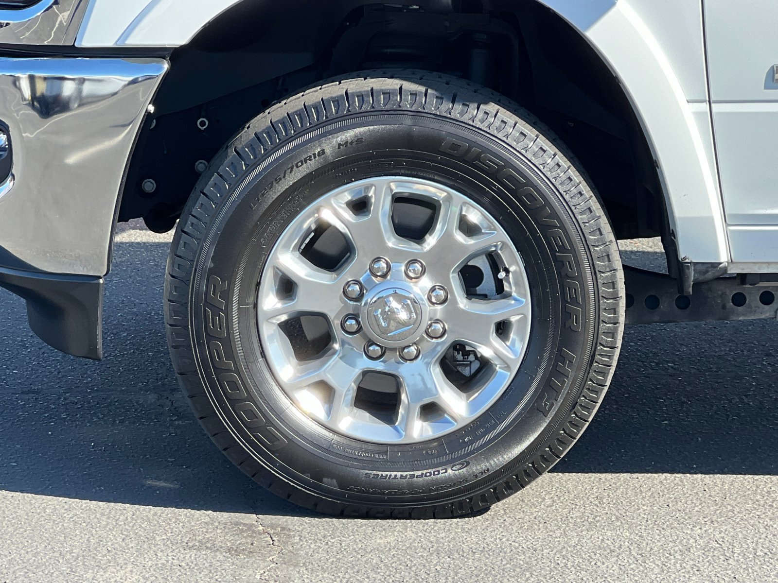 Used 2022 White Ram Laramie image 22