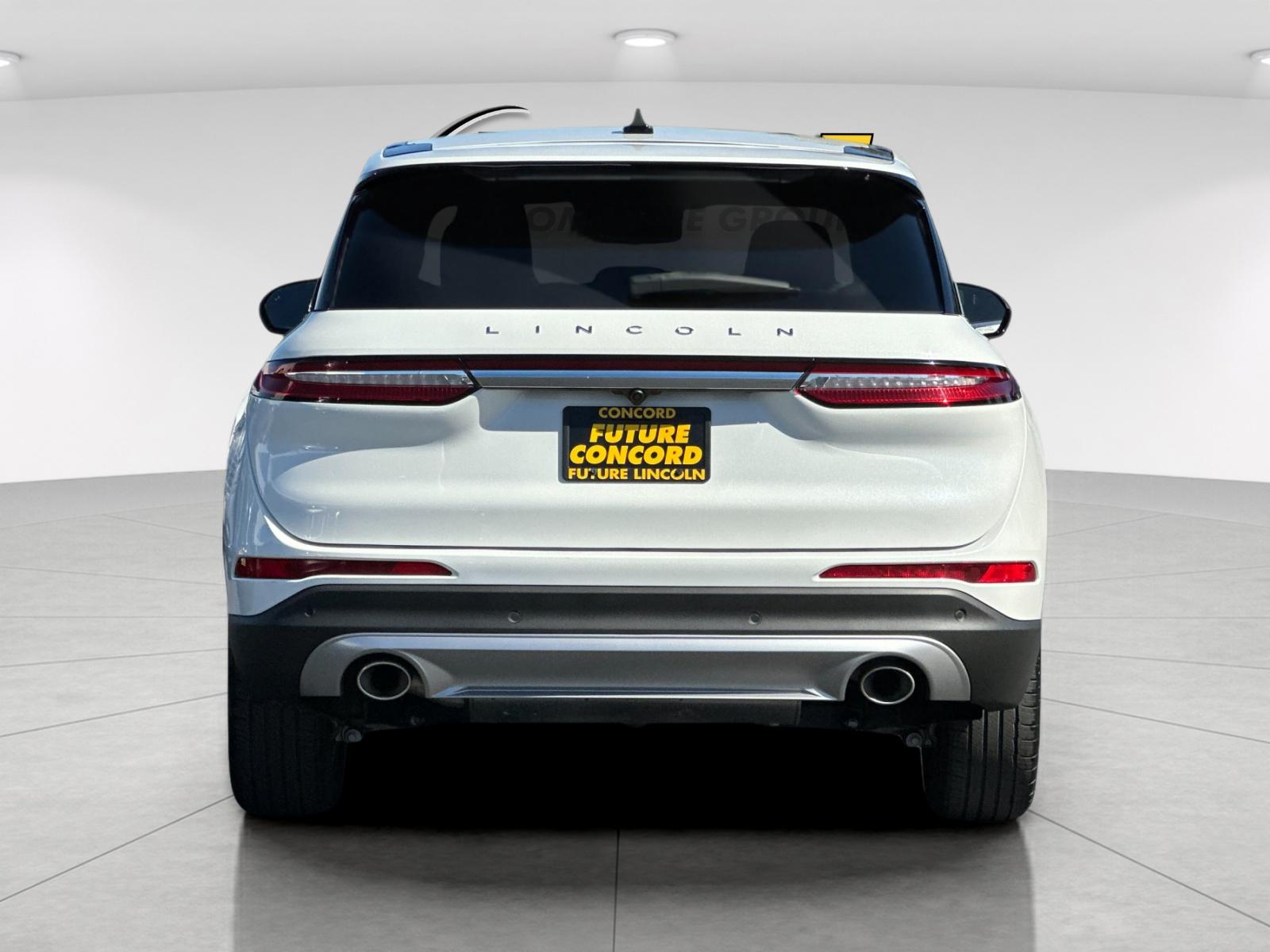 Used 2023 White Lincoln Standard image 4