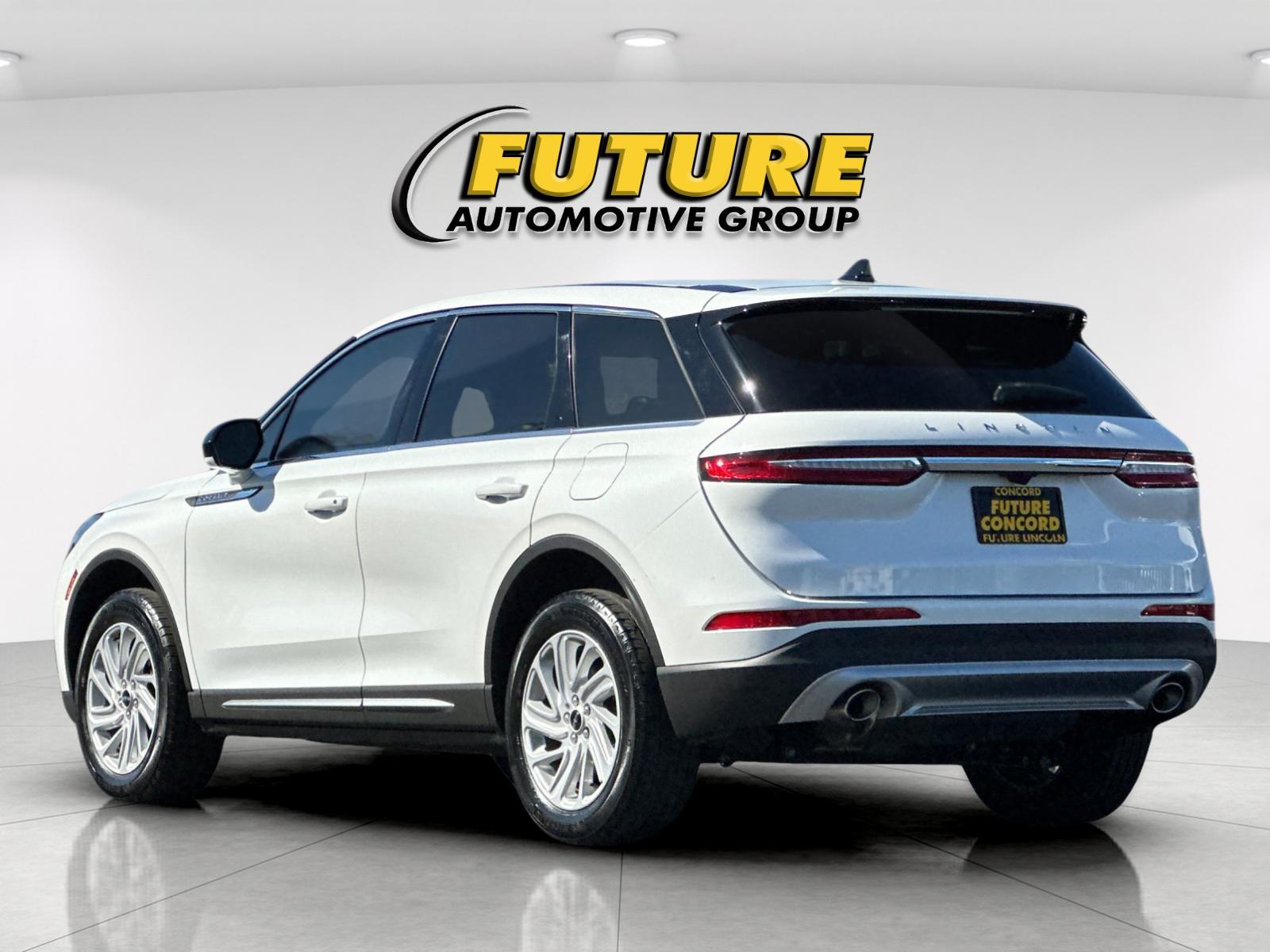 Used 2023 White Lincoln Standard image 5