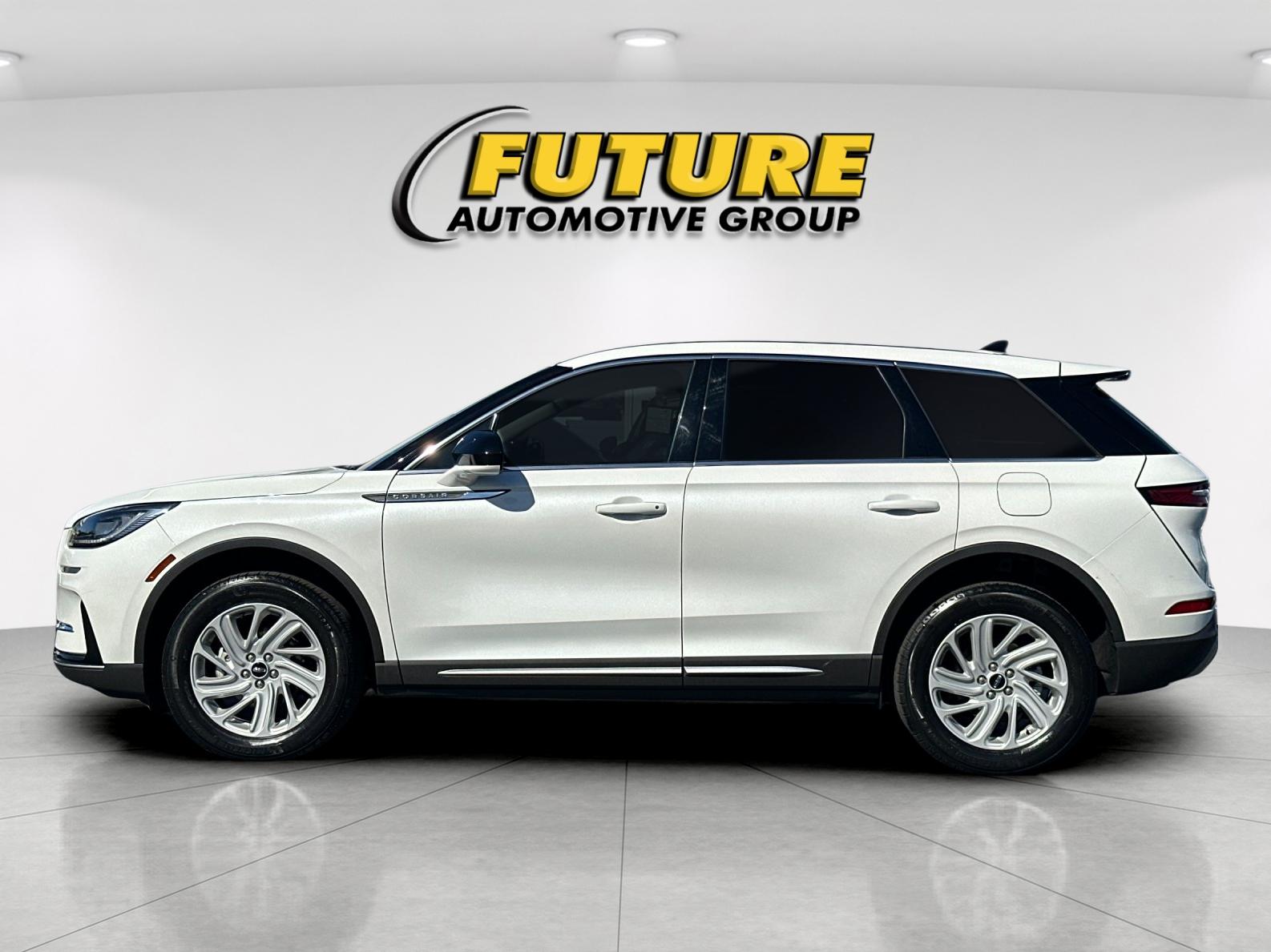 Used 2023 White Lincoln Standard image 6