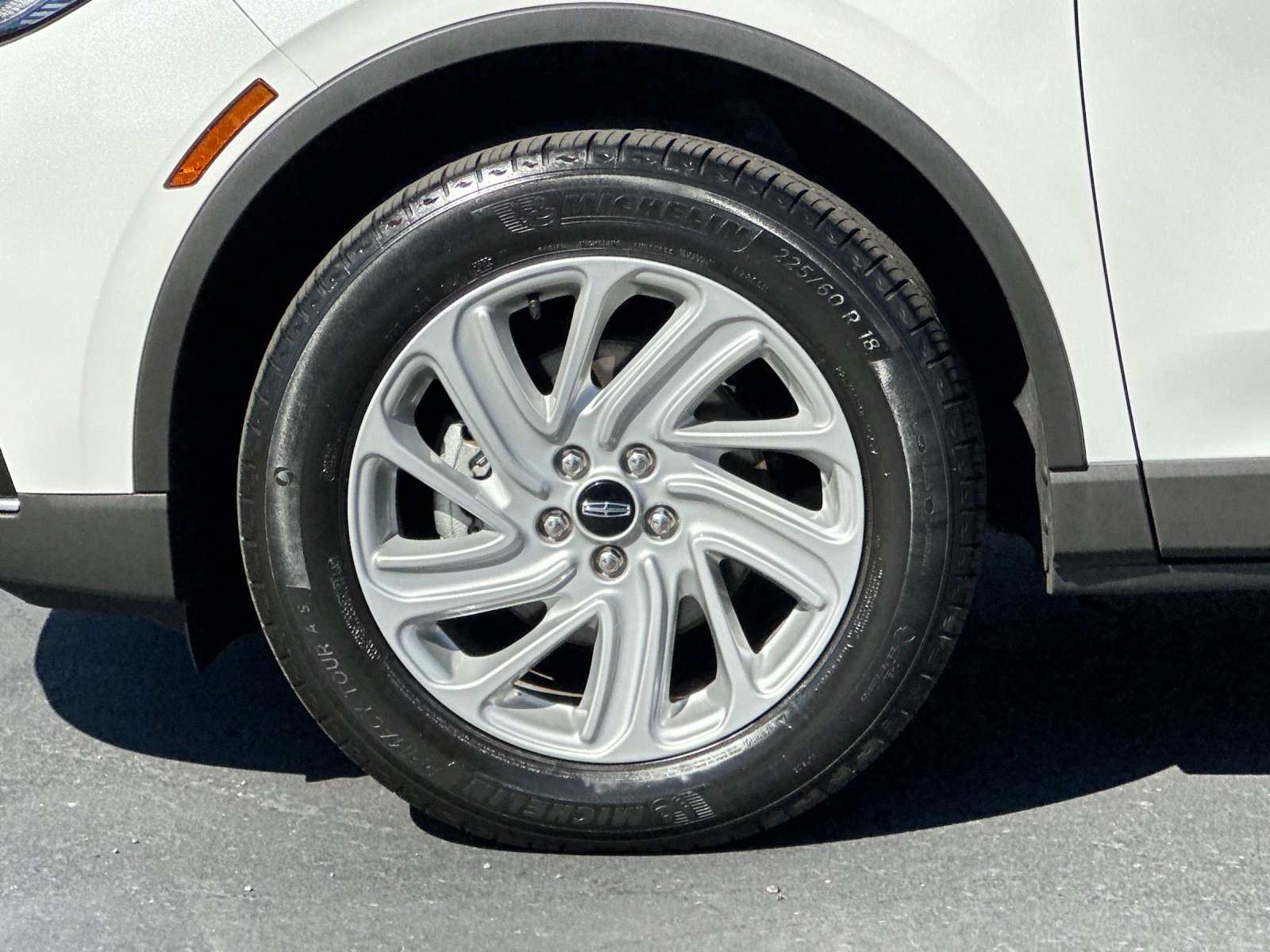Used 2023 White Lincoln Standard image 25